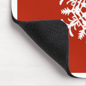 Große weiße Schneeflocke in Rot Mousepad (Ecke)
