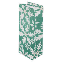 Große weiße Schneeflocken fallen ins Grüne