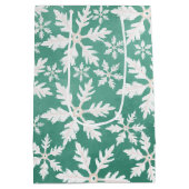 Große weiße Schneeflocken fallen ins Grüne Mittlere Geschenktüte (Rückseite)