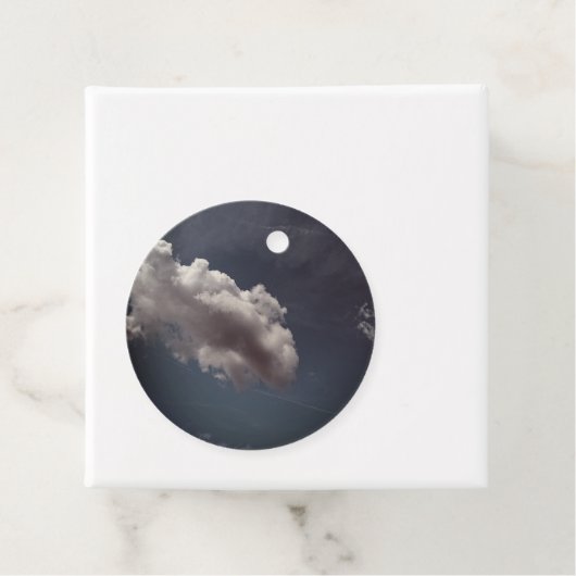 Große Wolke am dunklen Himmel Geschenkanhänger (Beispiel)