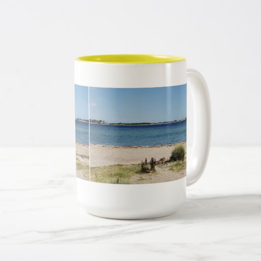 Große Zweifarbige Tasse gelb Strand und Meer (VorderseiteRechts)