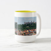 Große Zweifarbige Tasse gelb Würzburg Marienberg (VorderseiteRechts)