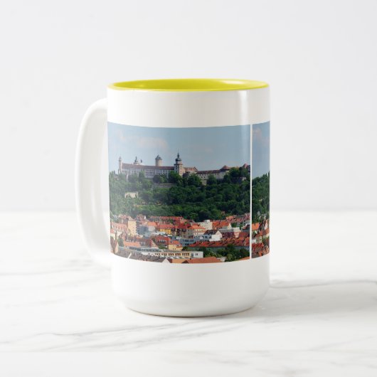 Große Zweifarbige Tasse gelb Würzburg Marienberg (Vorderseite Links)