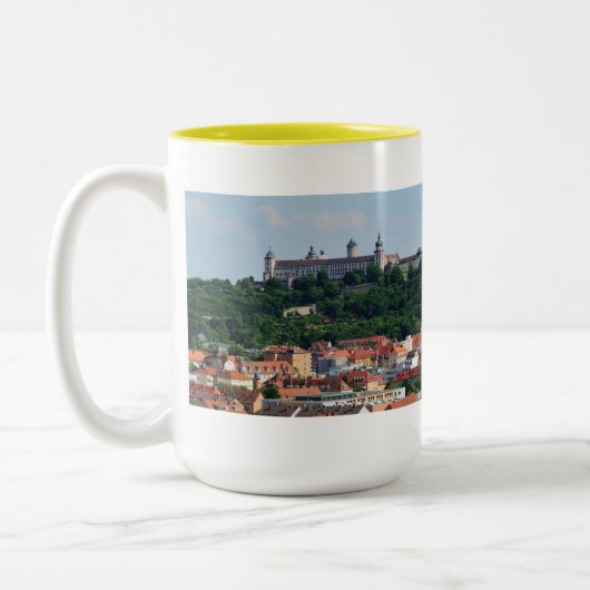 Große Zweifarbige Tasse gelb Würzburg Marienberg (Links)
