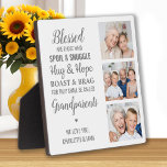 Großeltern zitieren Personalisiertes FotoCollage Fotoplatte<br><div class="desc">Feiern Sie Ihre Großeltern mit einer individuellen Collage-Plakette für Fotos. Diese einzigartige Zitat-Großeltern-Plakette ist das perfekte Geschenk, ob Geburtstag, Großeltern oder Weihnachten. Wir hoffen, dass Ihr besonderes "Keepake"-Foto-Großeltern-Geschenk für viele Jahre zu einem wertvollen Sake wird. . Zitat " Selig sind diejenigen, die Spoil & Snuggle, Hug & Hope, Boast &...</div>