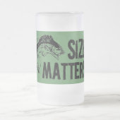 Größen-Angelegenheiten! Lustiger Fischen-Entwurf Mattglas Bierglas (Mittel)