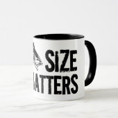 Größen-Angelegenheiten! Lustiger Fischen-Entwurf Tasse (VorderseiteRechts)