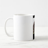 Großer Affe, der sich hinsitzt Kaffeetasse (Links)