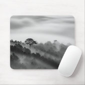 Großer Baum im Kiefern-Wald im Nebel Mousepad (Mit Mouse)