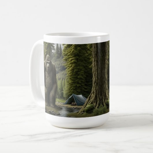Grosser Bigfoot sitzend im Wald Kaffeetasse (Vorderseite Links)