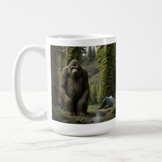 Grosser Bigfoot sitzend im Wald Kaffeetasse (Links)