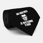 Großer Bruder passt Sie auf Krawatte (Gerollt)