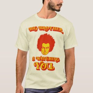 Großer Bruder passt Sie (flippige Version) auf T-Shirt