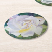 Großer cremefarbener Gardenia Runder Pappuntersetzer (Angewinkelt)