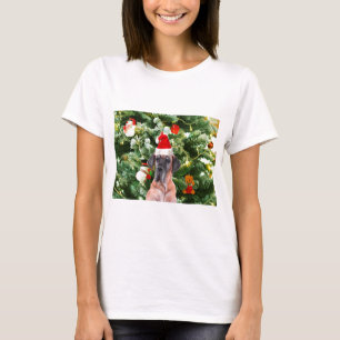 Großer Däne mit Weihnachtsbaum-Geschenkboxen und S T-Shirt