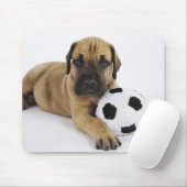 Großer Dane Welpe mit Spielzeugfußball Mousepad (Mit Mouse)