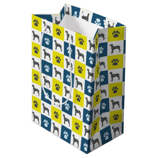 Großer Dog & Paw Print Yellow Grid Silhouette Mittlere Geschenktüte (Rückseite Schrägansicht)