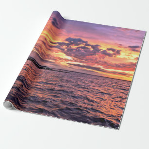 Großer farbenfroher Sonnenuntergang über dem Wasse Geschenkpapier