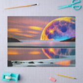 Grosser farbiger Mond erhebt sich über Wasser - re Seidenpapier (Basteln)