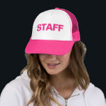 Grosser, feiner Schriftart Frauen Mitarbeiter rosa Truckerkappe<br><div class="desc">Maßgeschneiderter großer,  feiner Schriftart Text Elegant Moderne Vorlage Erstellen Sie Ihre eigenen Upload Image Logo Foto Hats & Caps / Baseball & Trucker Hats / Pink White Staff Trucker Hat für Männer & Frauen.</div>