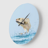 großer Fisch, der aus dem Wasser springt Große Wanduhr (Winkel)