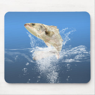 großer Fisch, der aus dem Wasser springt Mousepad
