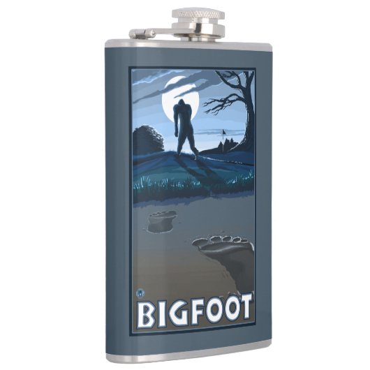 Großer Fuß, der durch Golfplatz geht Flachmann (Rechts)