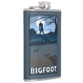 Großer Fuß, der durch Golfplatz geht Flachmann (Rechts)