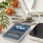 Großer Fuß, der durch Golfplatz geht Schlüsselanhänger (Vorderseite rechts)