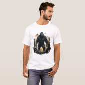 Grosser Fuß im Wald T-Shirt (Vorne ganz)