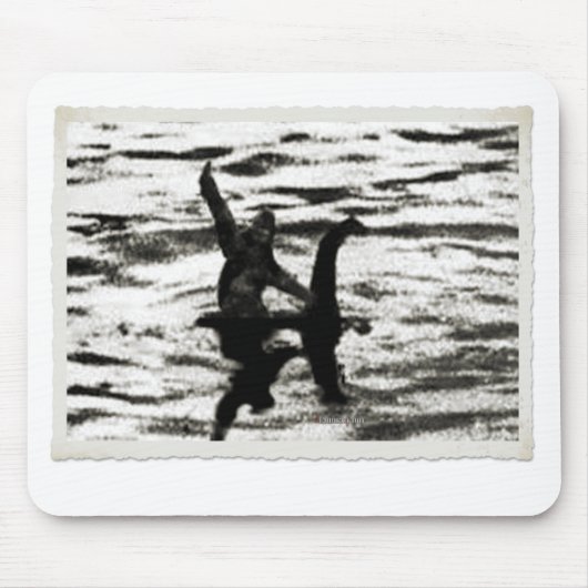 Großer Fuß und Bessie das Seemonsteranvisieren Mousepad (Vorne)