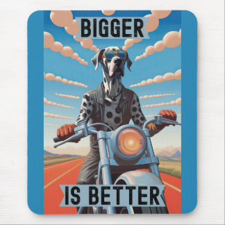 Größer ist besser : Great Dane Riding a Motorrad Mousepad