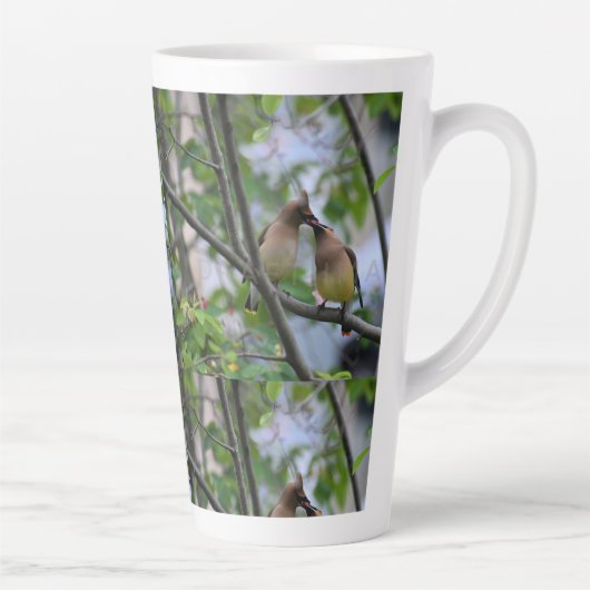 Großer Kaffee macht mich zum Glück Berry - Große T Milchtasse (Rechts)