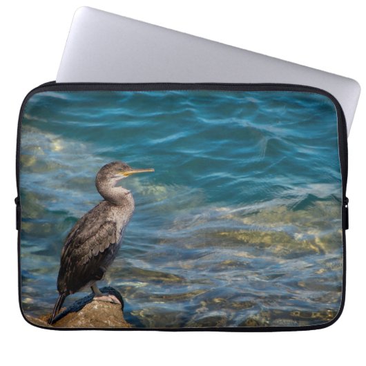 Großer Kormoran auf den Felsen Laptopschutzhülle (Vorderseite)