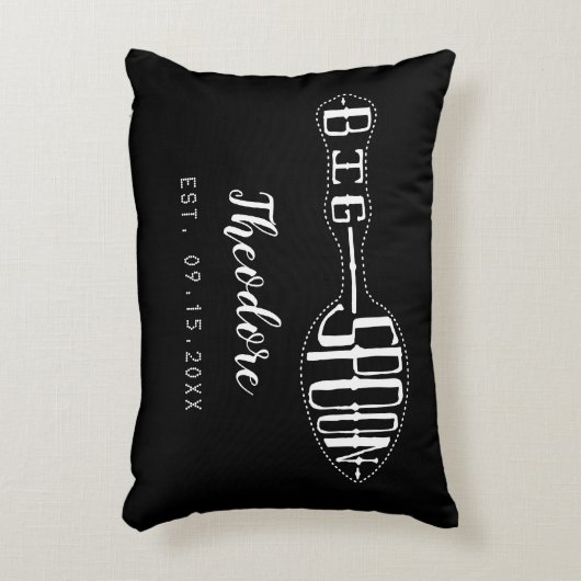 Großer Löffel wenige Dekokissen (Vorderseite(Vertikal))