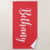 Großer Name in Weiß auf dunkelrot Strandtuch (Vorderseite)