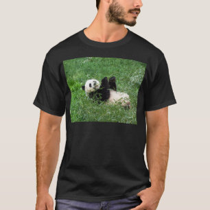 Großer Panda, der Bambus essend Lounging ist T-Shirt