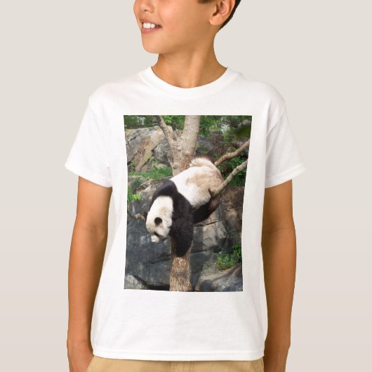 Großer Panda, der unten Baum klettert T-Shirt (Vorderseite)