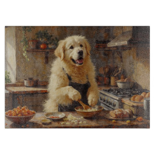 Großer Pyrenäen-Hund Kocht in der Küche Schneidebrett