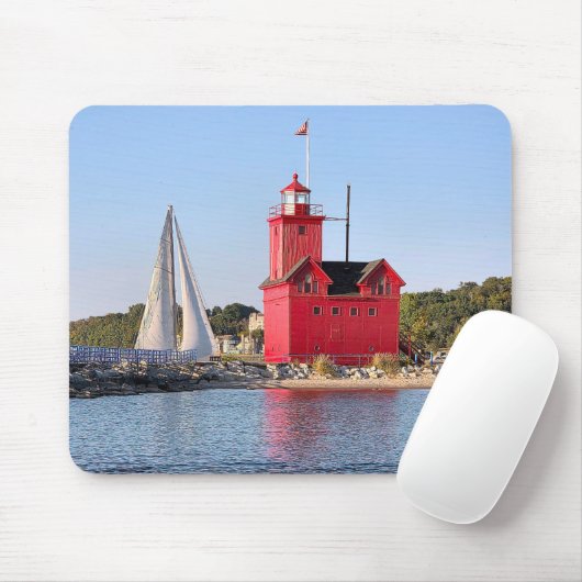 Großer roter Leuchtturm mit Segelboot Mousepad (Mit Mouse)