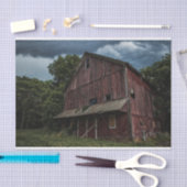 Großer roter Stall in mehreren Stockwerken unter s Seidenpapier (Handwerk)