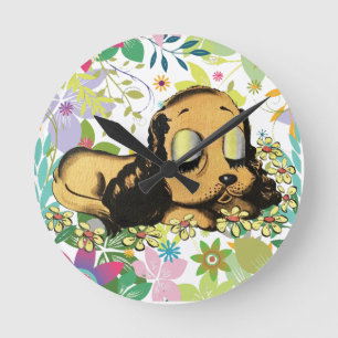 großer schlafender Cartoon-Hund mit großen Augen T Runde Wanduhr