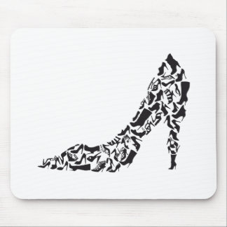 großer Schuh mit verschiedenen Schuh-Silhouetten Mousepad