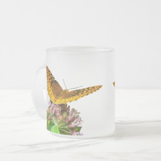 Großer Spangled Fritillary Butterfly auf Milchkwee Mattglastasse (Vorderseite Links)