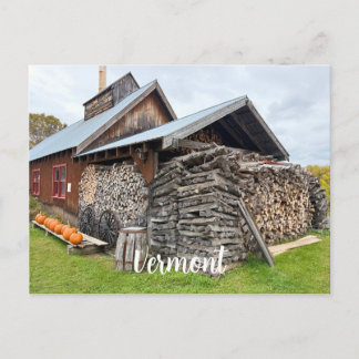 Großer Stapel geschichtetes Holz Postkarte