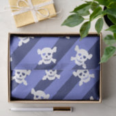 Grosser weißer Schädel und Crossbones auf blauen S Seidenpapier (Geschenk)
