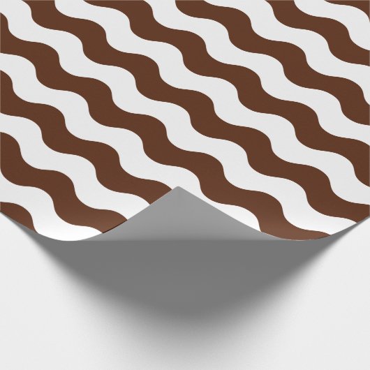 Großes Brown und Weiß-Wellen-Packpapier Geschenkpapier (Ecke)