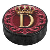 Großes D-Monogramm auf rotem Samt Eishockey Puck (3/4)