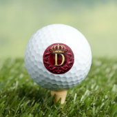 Großes D-Monogramm auf rotem Samt Golfball (Insitu T-Shirt)