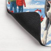 Großes Dane läuft im Schnee mit Weihnachtshut Mousepad (Ecke)